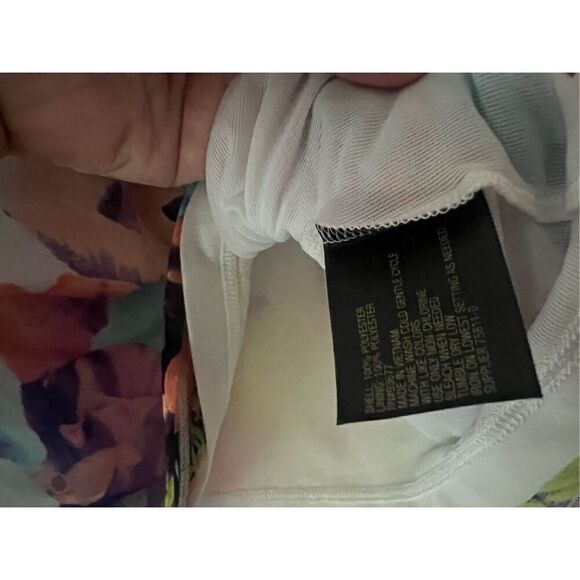 🇺🇸 Worthington bright ruffle floral tank Blouse with button back banded bottom - Picture 3 of 11